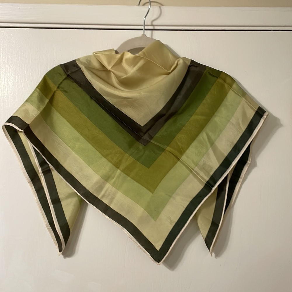 Pretty Green Patterned Scarf
